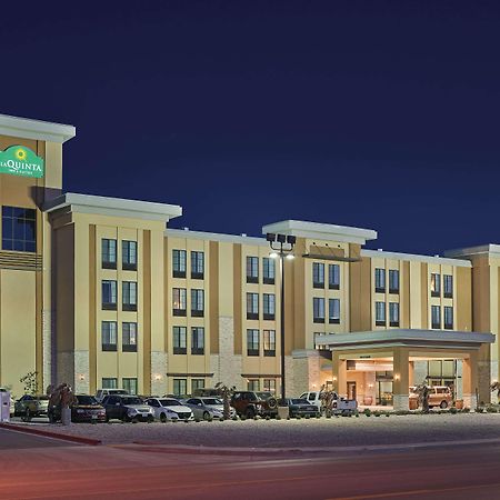 La Quinta By Wyndham Carlsbad Hotel Exterior photo